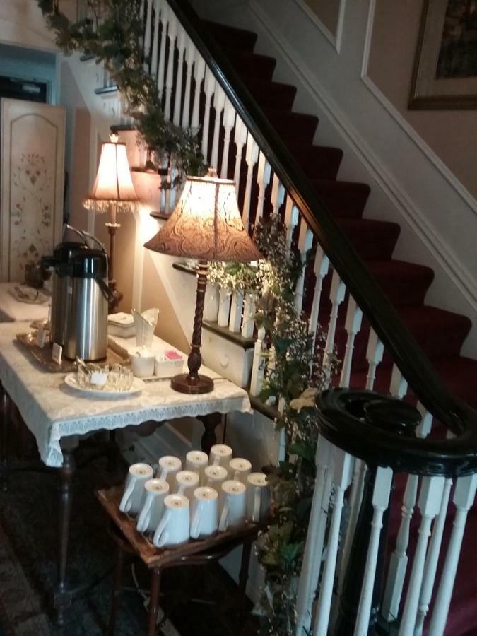 Hanover House Bed And Breakfast ไนแอการาฟอลส์ ภายนอก รูปภาพ