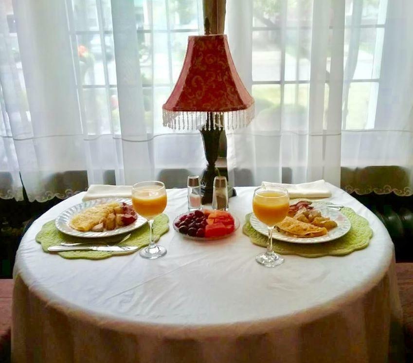 Hanover House Bed And Breakfast ไนแอการาฟอลส์ ภายนอก รูปภาพ